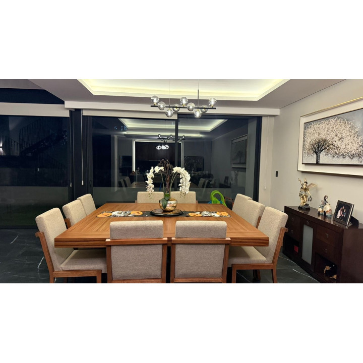 Comedor Capella Cuadrado: foto real 1